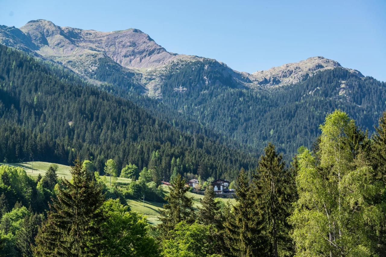 Zum Hirschen Boutique Hotel Val Di Non Unsere Liebe Frau im Walde Exterior foto